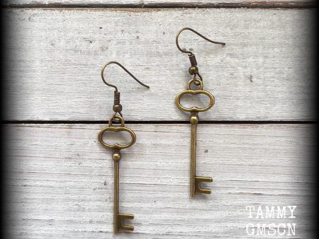 Antique bronze key earrings Hot on Sale