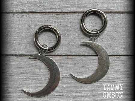 Crescent moon gauged hoop earrings Fashion