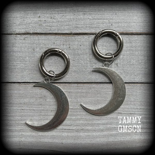 Crescent moon gauged hoop earrings Fashion