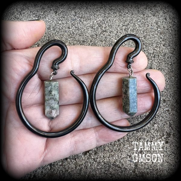 Indian agate gemstone ear hangers For Sale