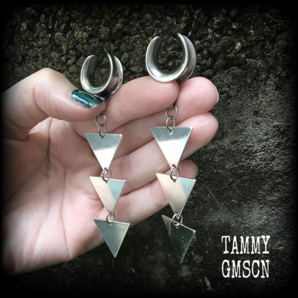 Triple triangle gauged earrings For Sale