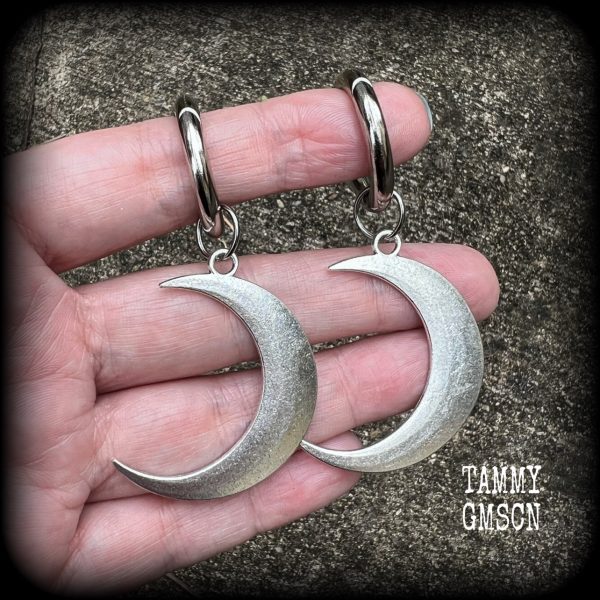 Crescent moon gauged hoop earrings Fashion