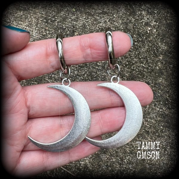 Crescent moon gauged hoop earrings Fashion