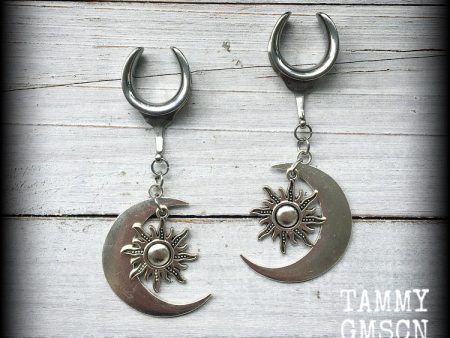 Sun and moon gauged earrings Supply