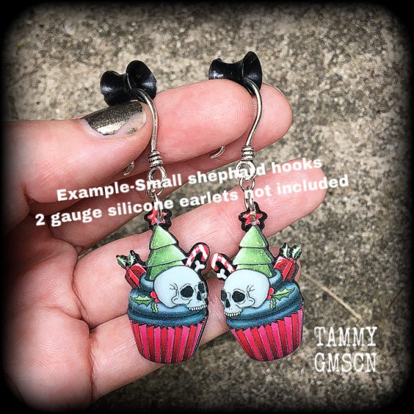 Christmas earrings-Gothic skull cupcake earrings Online