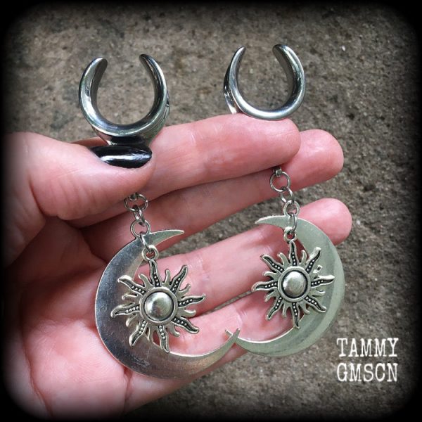 Sun and moon gauged earrings Supply